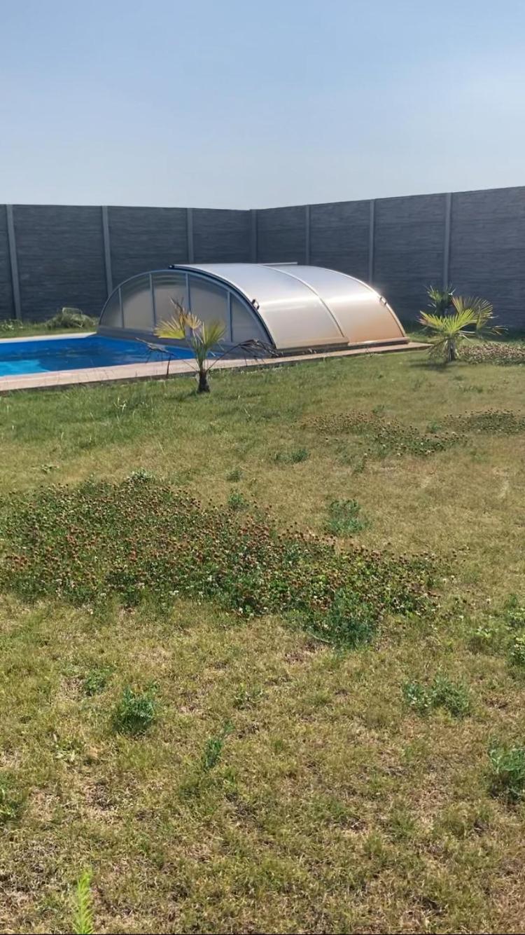 5 Izbovy Samostatny Stojaci Rodinny Dom S Podkrovim A Velkou Zahradou So Sezonnym Bazenom, Celorocnou Saunou A Virivkou-Momentalne Pokazena- Od Augusta Bude Nova Na Dovolenku A Oddych Topolniky Ngoại thất bức ảnh